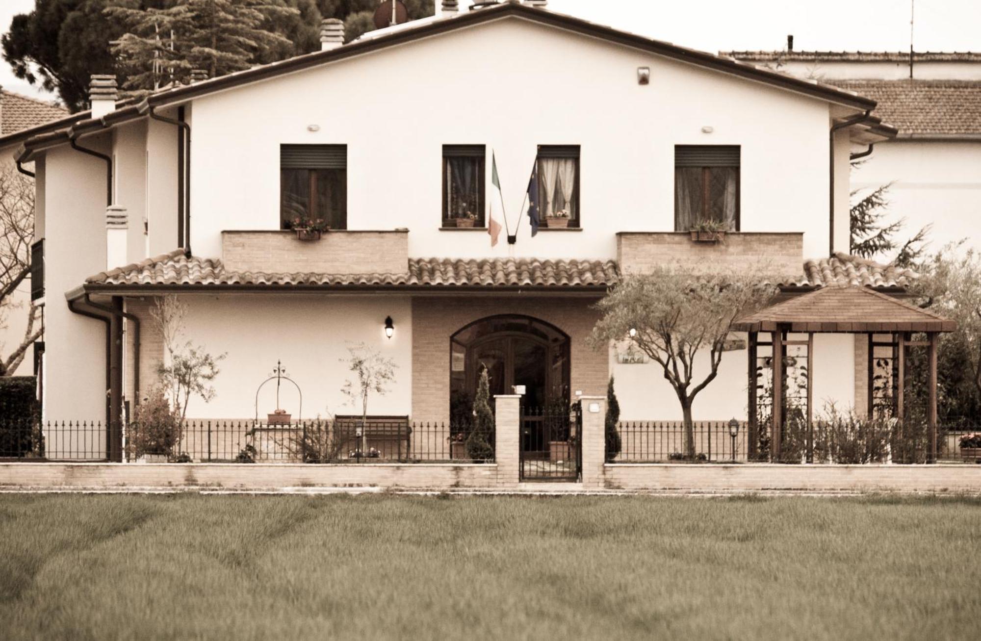 P&P Assisi Camere Bastia Umbra Exterior photo